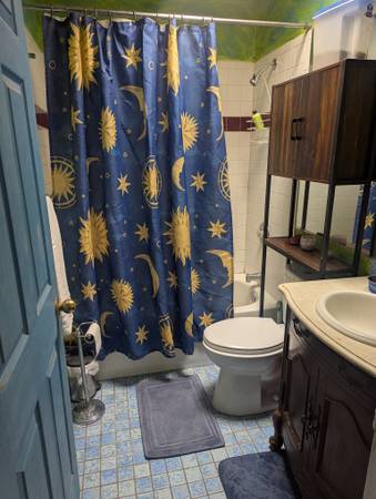 $750 / 3br - 100ft2 - room for rent in a 3 bedroom townhouse all utilities included (Las Acequias)63806092224897122