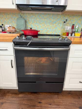 GE Black Stainless Range/Oven 1