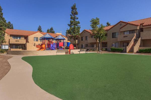 $2,660 / 2br - 997ft2 - On-site Maintenance, Landscaped Recreational Areas, 2 Bed (Santa Clarita-Newhall)63840112455169124