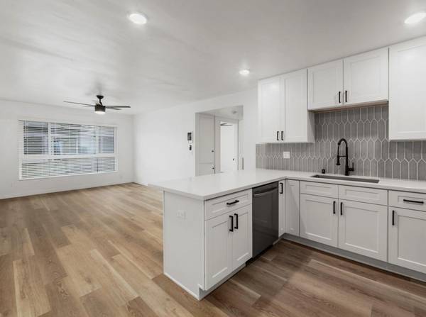 $2,495 / 1br - 1 Bedroom Now Updated! - Elevator - Large Closets and Pantry (Golden Hill)63701665372929122
