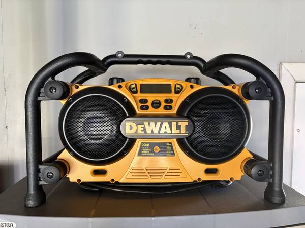 DeWalt DC011 1
