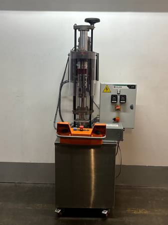 TM3 Semi-Automatic Capper single-head semi-automatic capping machine 1