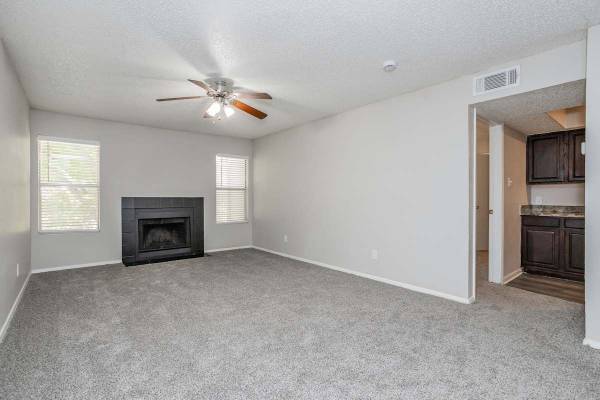 $2,040 / 3br - 1310ft2 - Air Conditioner, Full-Size Washer/Dryer Connections, Two Pools (595 S Old Orchard Ln, Lewisville, TX)63936352697347122