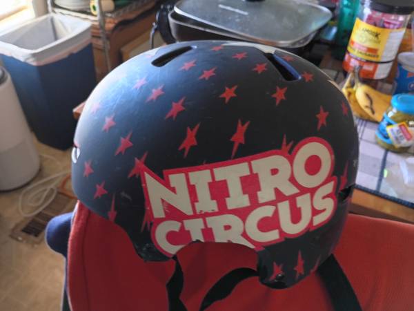 NITRO CIRCUS SKATE, STUNT HELMET 1