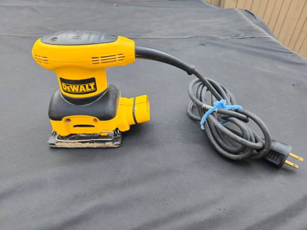 DeWalt Palm Sander 1