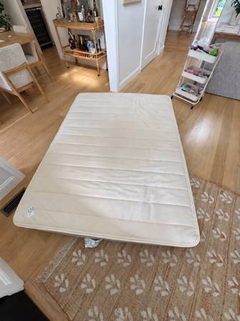 Helix Birch Essential Mattress, Queen, Like New, Excellent Condition 1