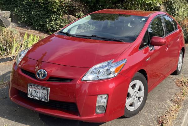 2011 Toyota Prius Three in Barcelona Red with Navi and premium audio - $5,000 (Seattle)63475056497027121