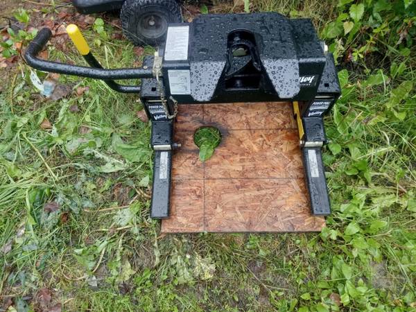 NEW FIFTH WHEEL HITCH 1