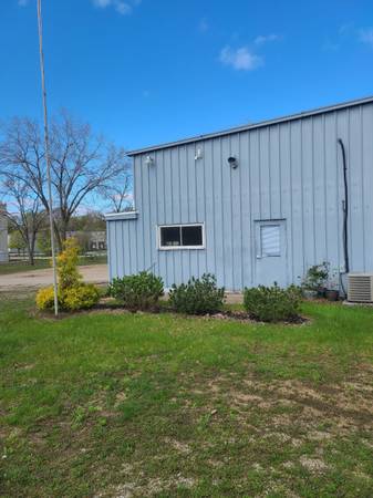 $950 / 720ft2 - Office space, kitchen, laundry, and shower- Holt Mi (Holt- Industrial park)63920839246851121
