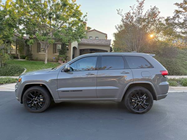 2020 Jeep Grand Cherokee Altitude - $19,800 (Del Sur)63470062014209123
