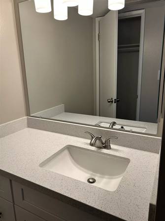 $1,157 / 2br - 900ft2 - Where every corner tells a story: Discover our 2 BR oasis. (Phoenix)64024821113603123