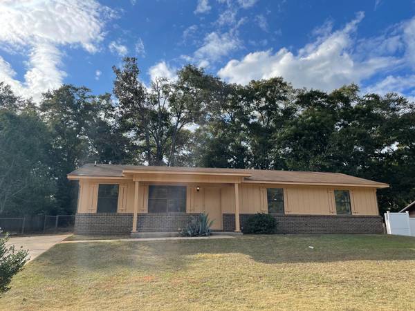 $122,900 / 3br - 1224ft2 - 3/2 Brick Ozark Al Owner Finance 990mth just remodeled lvp flooring (276 Crystal Dr Ozark Al)63611859551105120