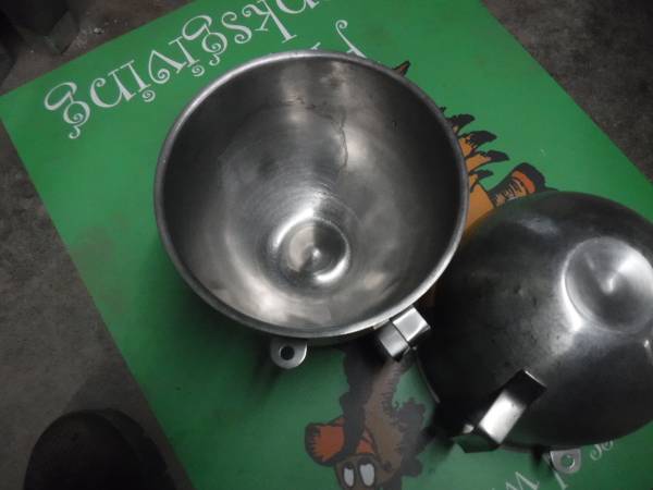 Stainless steel mixing bowls - $25063471410091011123