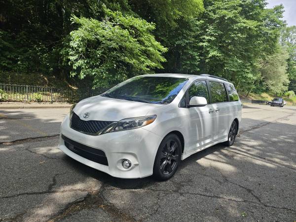 2017 toyota sienna se 8-passenger for sale - Staten Island