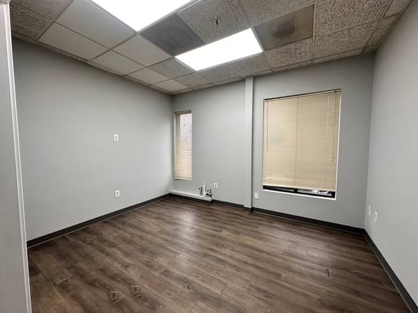 WINDOW SALON SUITE 1