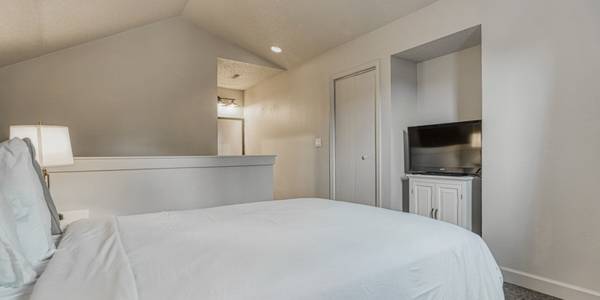 $407 Flat Screen TVs, Free Premium Cable TV, Studio 1/BA62938472155137122