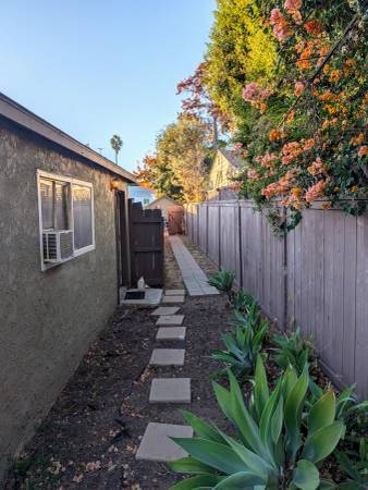 $2,090 / 430ft2 - Detached Studio with Large Back Patio (San Diego)63819386438401122