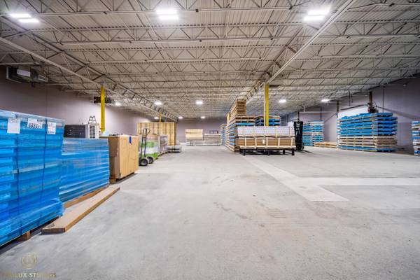 7500 $ / 12088 pies² - Almacenamiento para automóviles | Almacén oficina | Puertas de acceso directo disponibles en alquiler (Milwaukee)63348347424899123