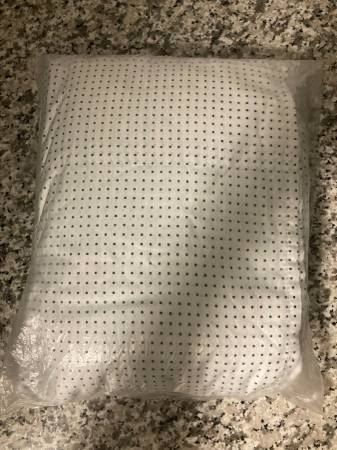 BED SHEET SET (FULL/WHITE W/BLACK DOTS) 🛏️ 1