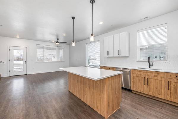 $2,330 / 3br - 1339ft2 - ¡Mudanza HOY! Llama hoy para programar tu mudanza! (Meridian)63794895385473124