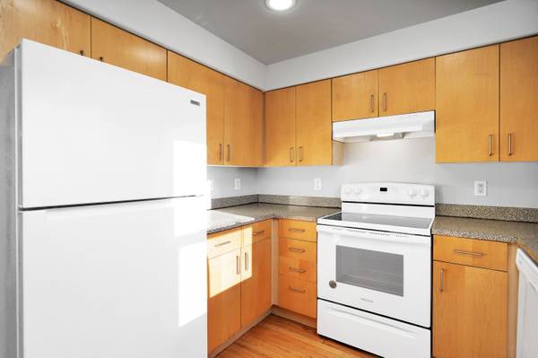 $2,395 / 3br - 2160ft2 - The Willows 3 bedroom 2.5 bath Townhome! (13515 SE Holgate Blvd Portland)63831327614339122