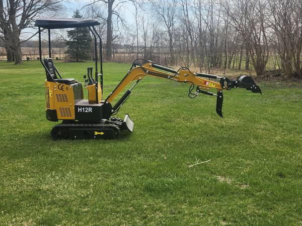 Mini excavators for rent 1