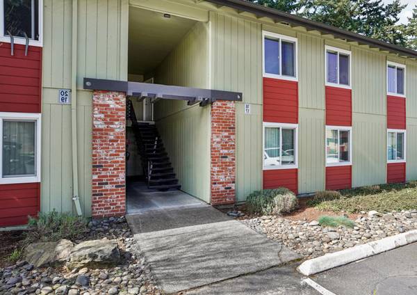 $1,495 / 2br - OBTÉN 1/2 MES GRATIS - LLAMA HOY + Encimera con Estilo Retro - Cómodo 2B (Halsey e I-84)63831397328257121