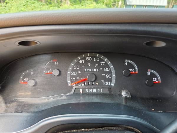 2002 Ford Econoline E-250 - Photo 5