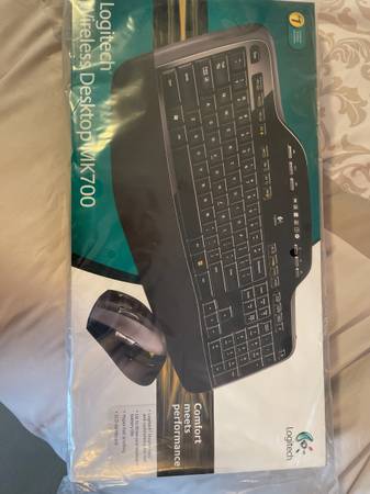 Wireless desktop keypad MK700 1