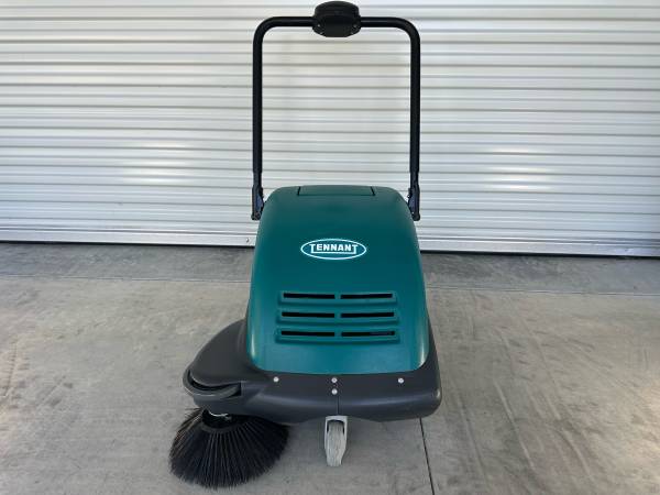Tennant S6 Floor sweeper made in Italy 1