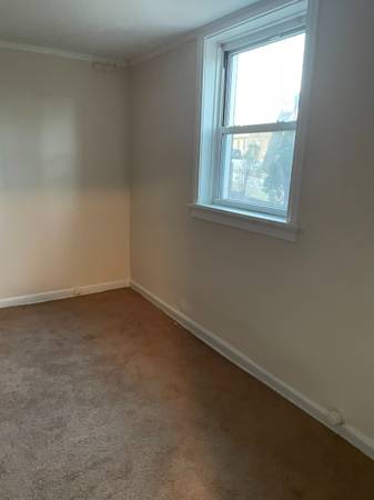 $1,190 / 1br - 1000ft2 - Large unit in Rogers Park, near metra (Rogers Park)63959877085827121