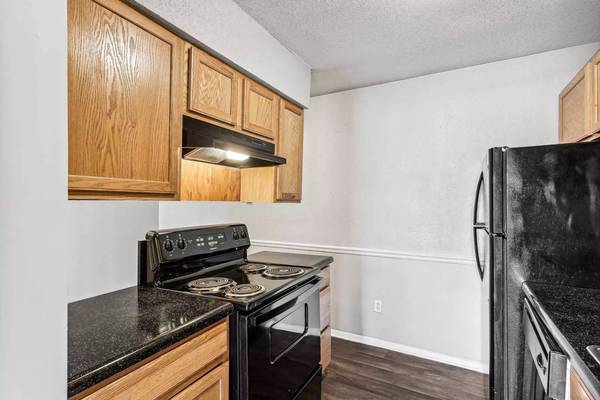 $1,295 / 2hab - 900ft2 - Encantadora casa de 900 pies cuadrados, 2 hab / 1 bañera ubicada cerca del campus (Garner)63685979606147121