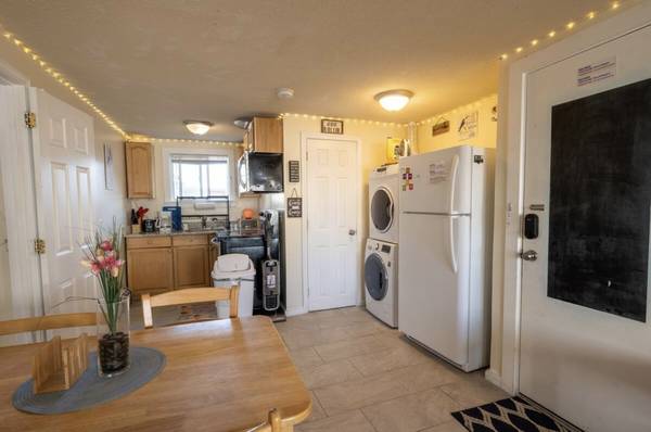 $495 / 3br - $495.00 / Cozy 3-BR Heat, Cable, WiFi Included! Across from Beach! (Hampton)63931658399747120
