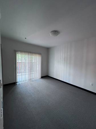 $1,500 / 2br - 800ft2 - Planta Baja de 2 Dormitorios y 1 Baño! Disponible a partir del 6/11/202563977278397315124