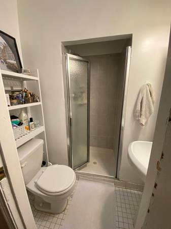 $1,150 Private room/bath available for a female this Nov/Dec in group home (Petworth)63896393185154123