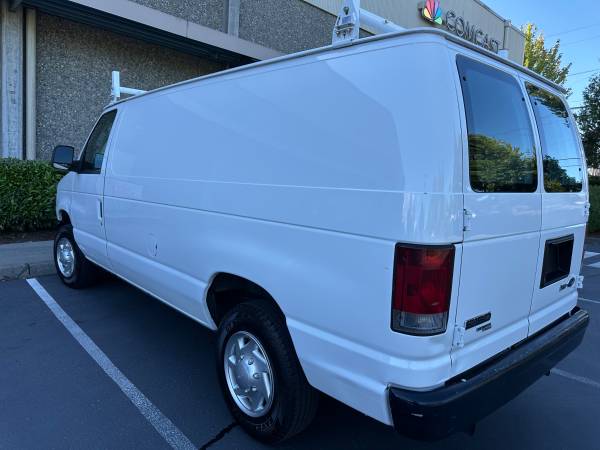 2011 Ford Econoline E-Series E-150 - Photo 3