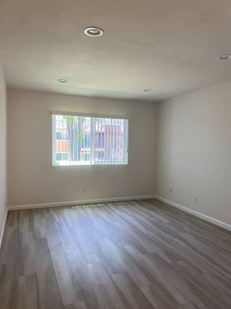 $1,800 / 1br - 728ft2 - SPACIOUS 1BEDROOM 1 BATH (El Cajon)63819180536449124