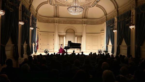 PROFESSIONAL PIANO LESSONS FROM A CONCERT PIANIST 1