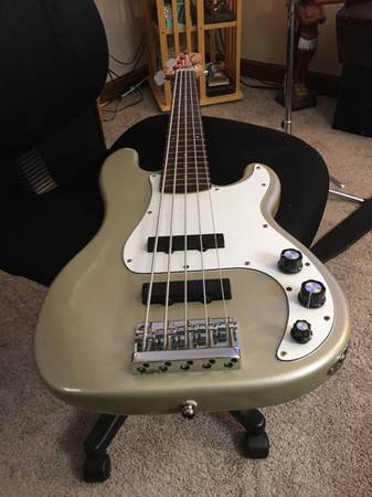 Fender Squier Precision 5 vintage - $300 (Randolph)63471245850881120