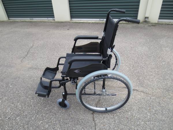 Karman 24 pounds LT-980 Ultra Lightweight Wheelchair, NEW 1