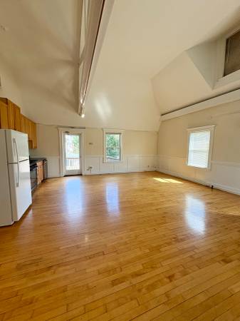 $4,000 / 4br - 1650ft2 - Spacious Brighton 4 bed 2 bath with parking, laundry in unit and A/C! (Brighton Center)63620423408897121