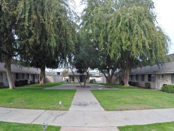 $1,595 / 2br - 888ft2 - Central A/C & Heat, Professional & Responsive Management, Gated Entry63798509821441121
