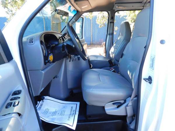 2002 Ford E-Series E 250 - Photo 12