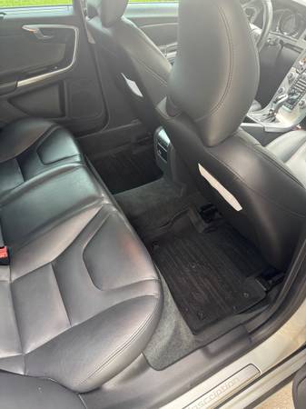 Volvo S60 - $13,400 (RIVERVIEW)63443253702913123