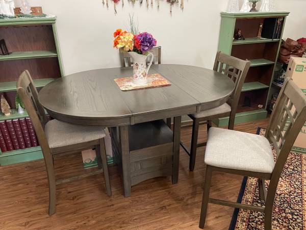 Kitchen/Dining Table 1