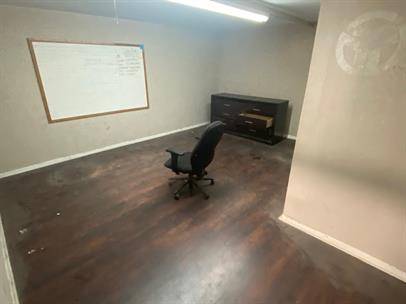 $950 / 960ft2 - Single Bay Shop Space - 18-5 (MK) (Griffith)63918533299714122