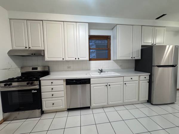 $1,950 / 2br - WICKER PARK: MASSIVE 2 BED 1 BATH S/S D/W DINING FIREPLACE HEAT INC (Wicker Park)63898600812674121