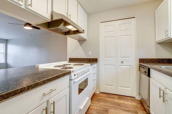 $1,860 / 3br - 1157ft2 - Online Payments & Service Requests, Off Street Parking, Patio/Balcony (Canby)63831251956099124
