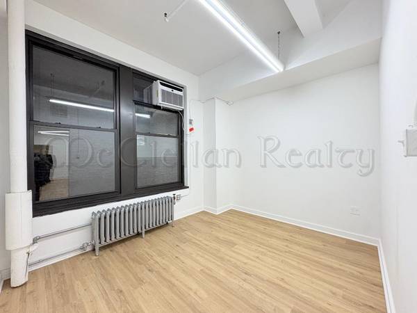 $2,110 / 633ft2 - Commercial Loft by Macy's Building With Office Room in Back (Midtown West)64212277412483124