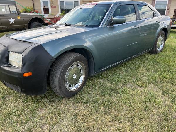 2005 Chrysler 300 limited - $2,000 (Douglas)63442934689539121